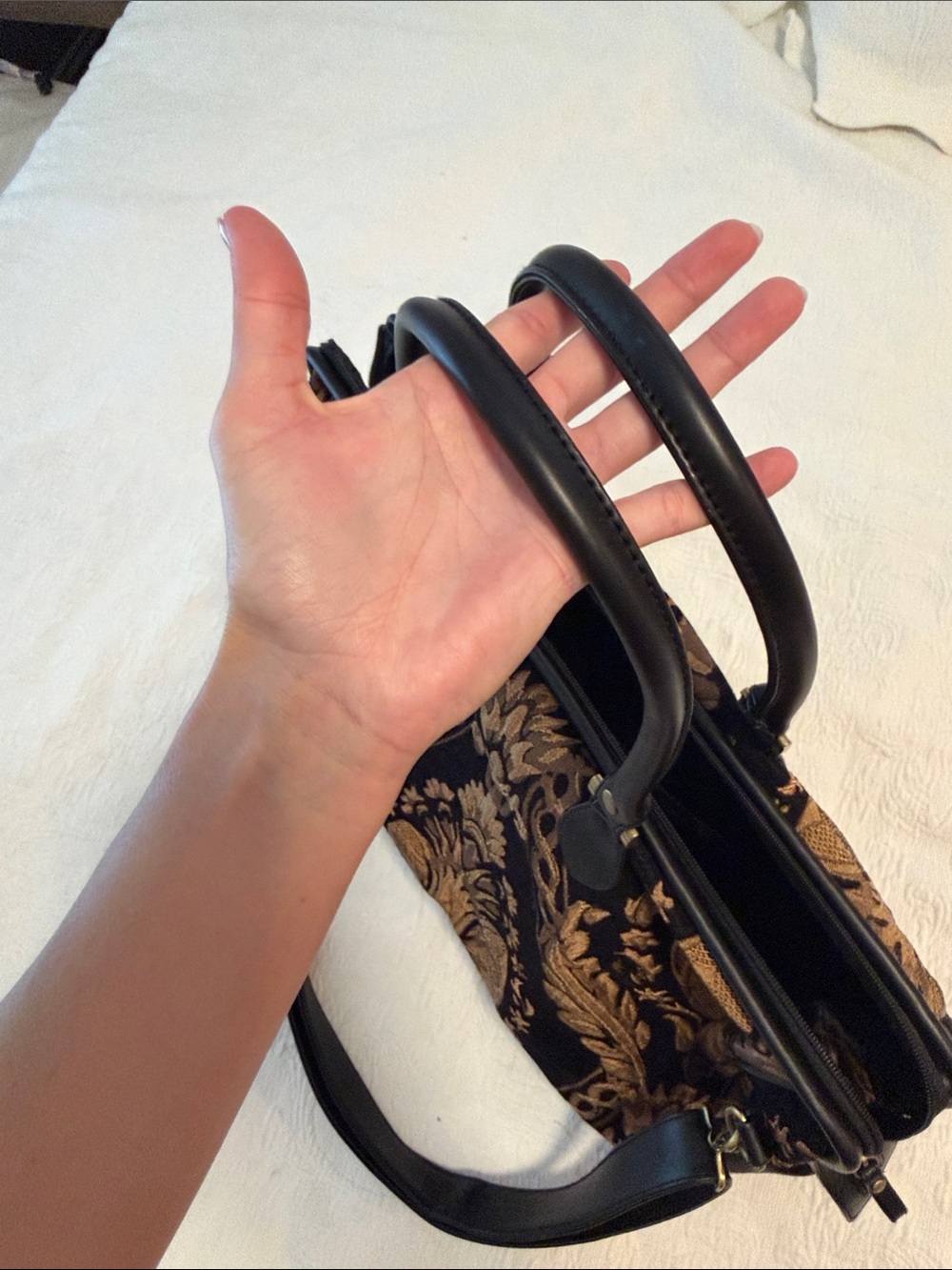 Black and gold tapestry duffle overnight bag - Picture 6 of 10